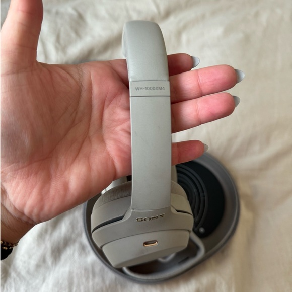 Sony WH-1000XM4 Noise Canceling Overhead Bluetooth Wireless Headphones - Picture 3 of 9